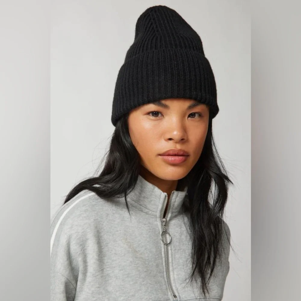 UO Khloe Ribbed Beanie in Ivory